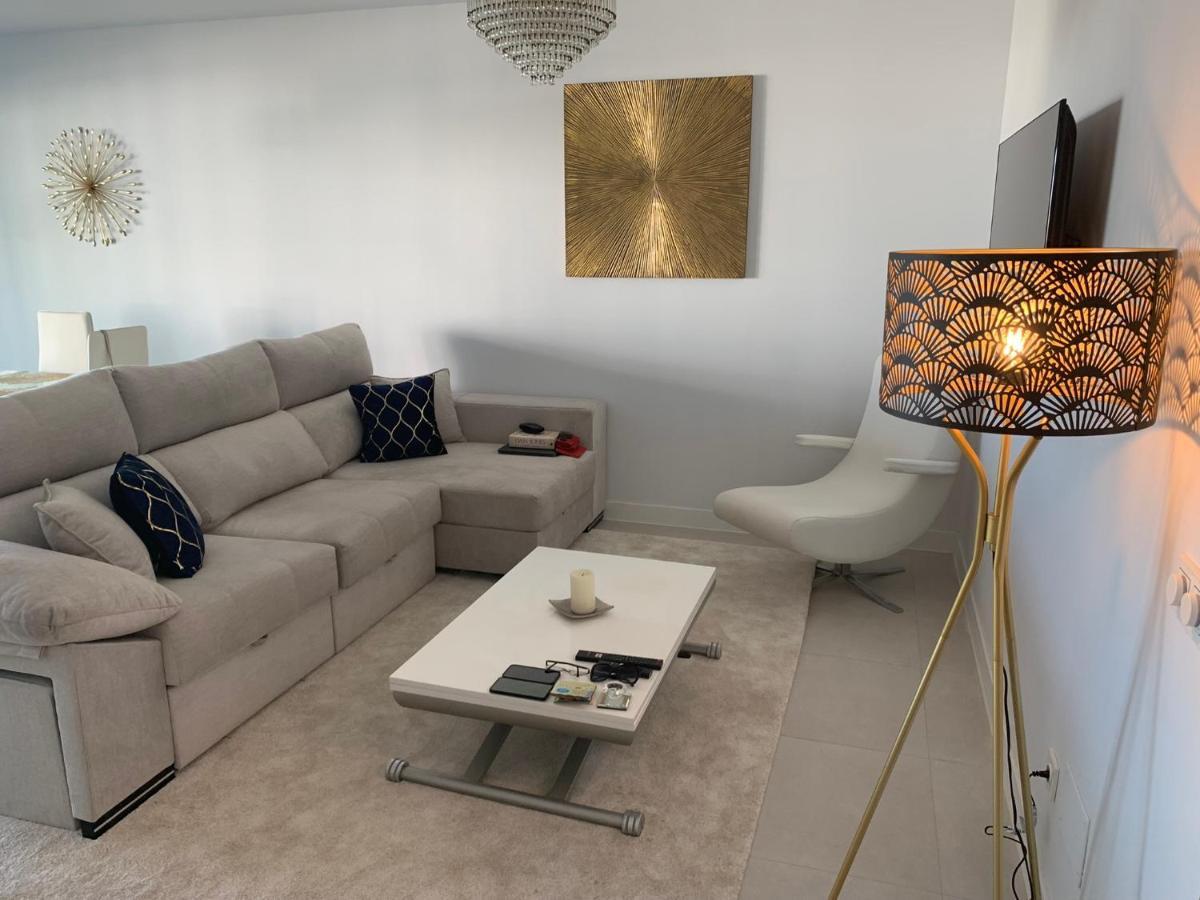 Casa Casu New Stunning 3 Bed Raised Ground Floor & Huge Balcony With Sea Pool & Mountain View Indoor & Outdoor Swimming Pools & Gym Walking Distance To Port Traveller Award 2023 Appartamento Estepona