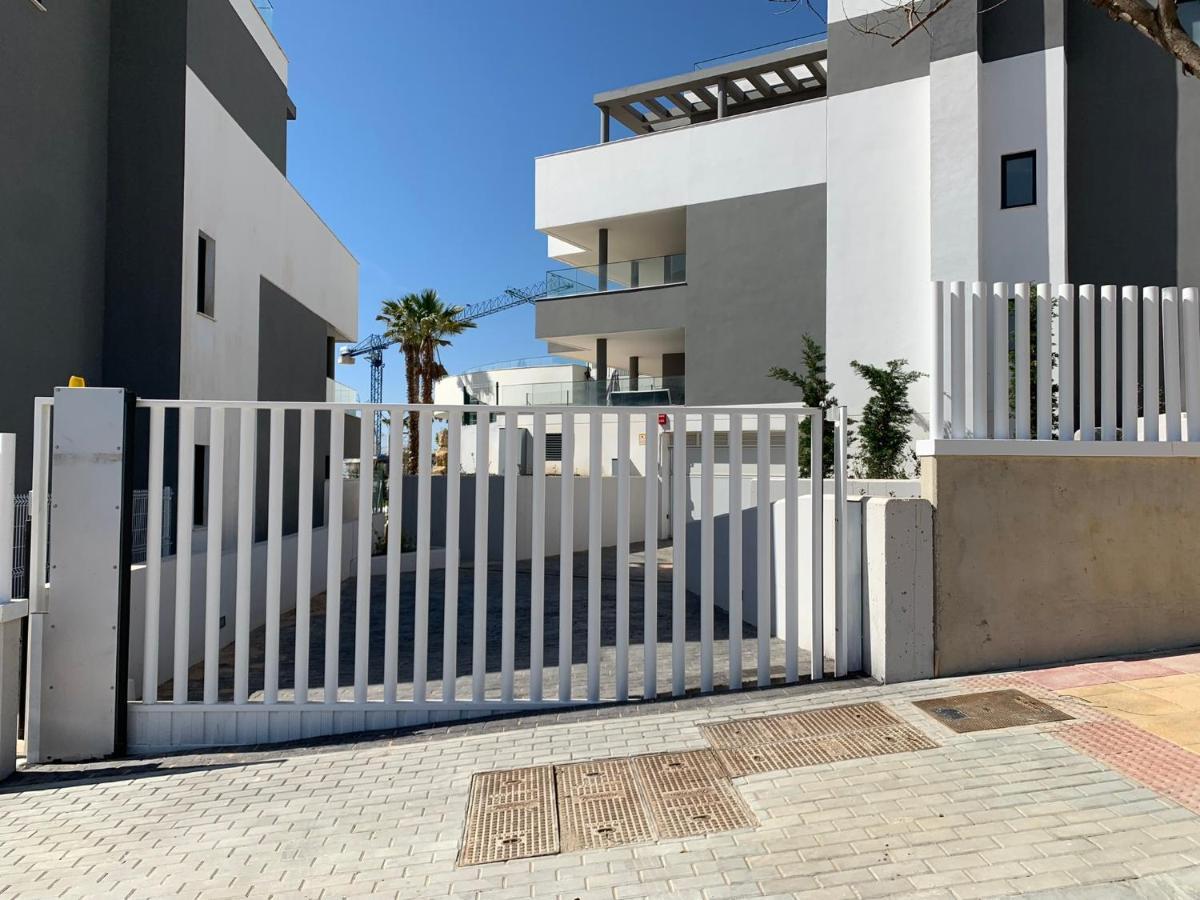 Appartamento Casa Casu New Stunning 3 Bed Raised Ground Floor & Huge Balcony With Sea Pool & Mountain View Indoor & Outdoor Swimming Pools & Gym Walking Distance To Port Traveller Award 2023 Estepona