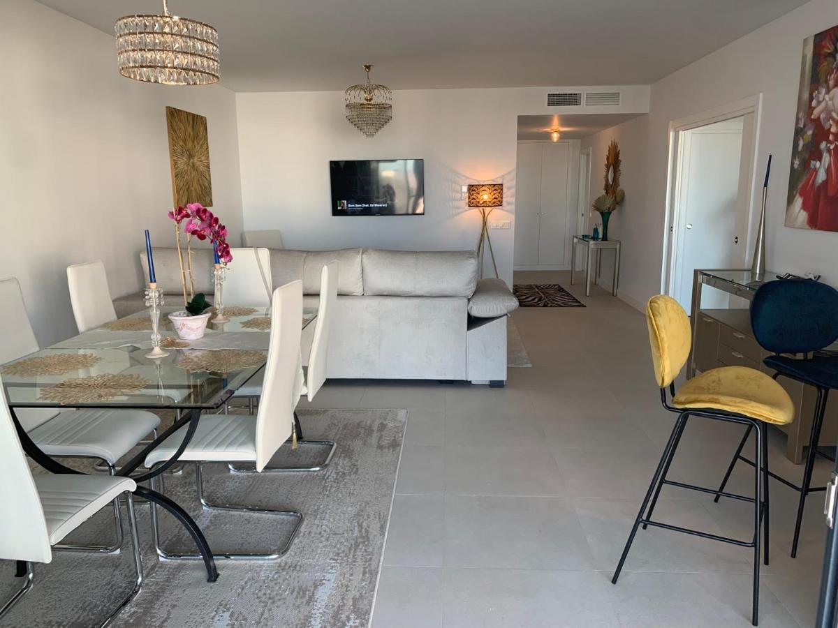 Casa Casu New Stunning 3 Bed Raised Ground Floor & Huge Balcony With Sea Pool & Mountain View Indoor & Outdoor Swimming Pools & Gym Walking Distance To Port Traveller Award 2023 Appartamento