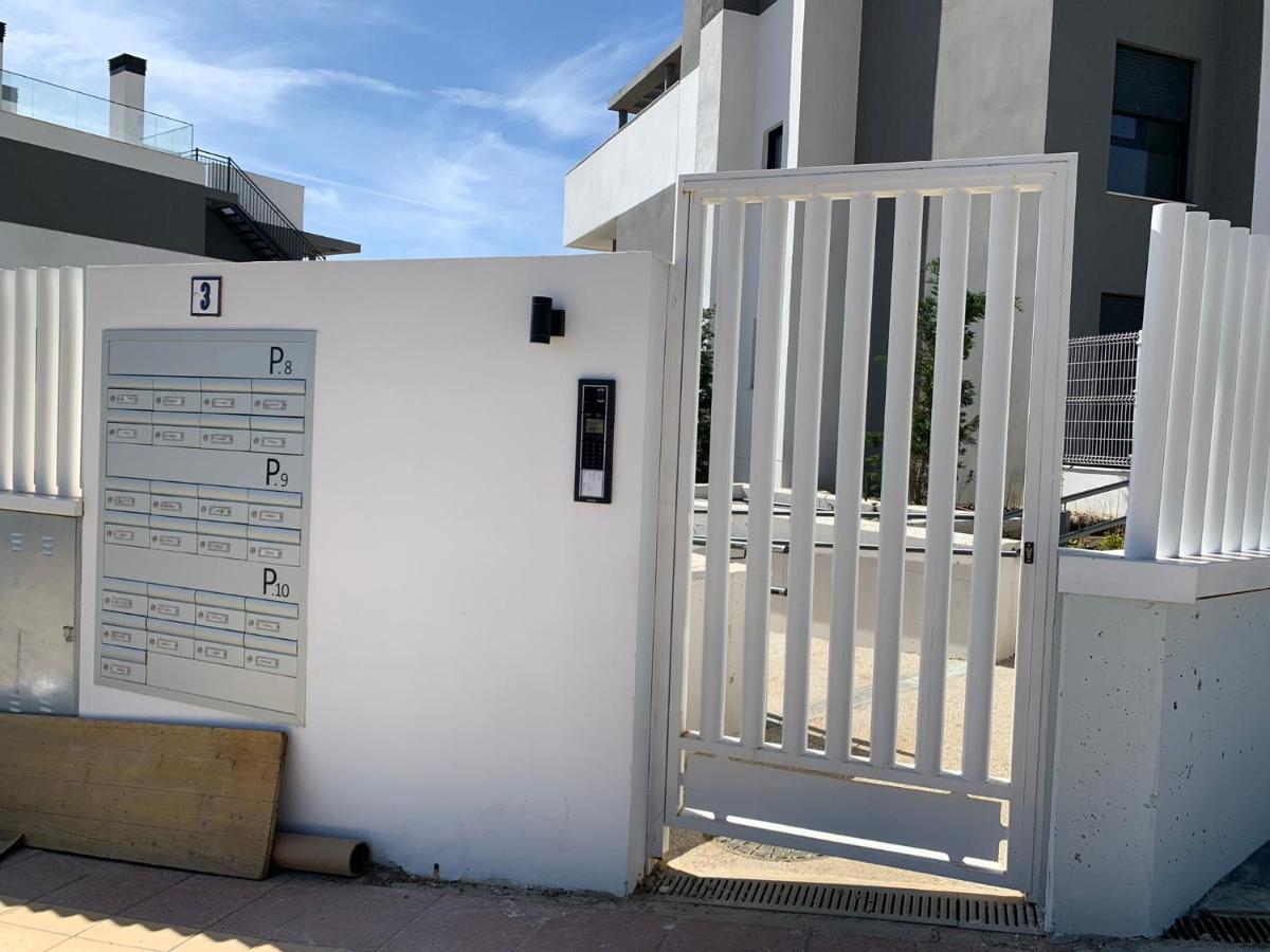 Appartamento Casa Casu New Stunning 3 Bed Raised Ground Floor & Huge Balcony With Sea Pool & Mountain View Indoor & Outdoor Swimming Pools & Gym Walking Distance To Port Traveller Award 2023 Estepona