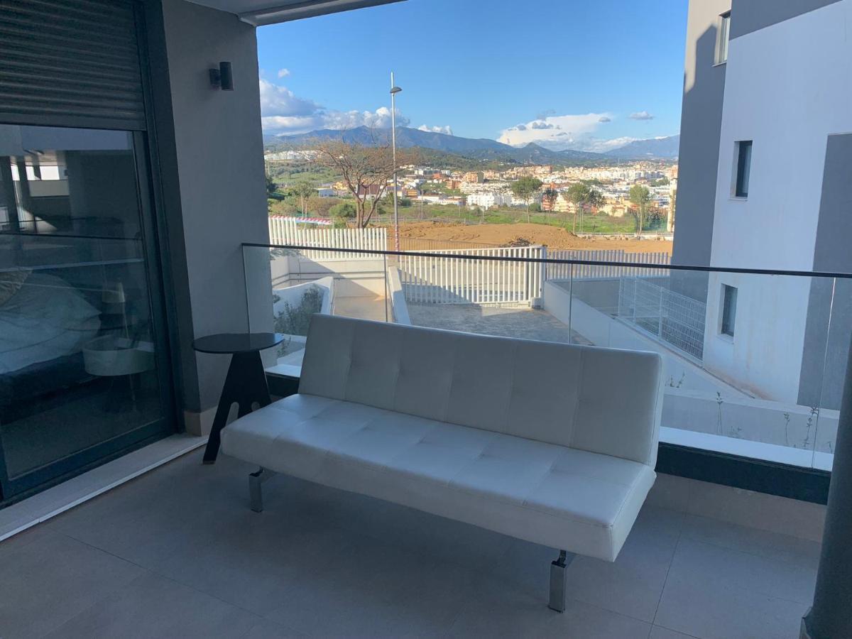 Casa Casu New Stunning 3 Bed Raised Ground Floor & Huge Balcony With Sea Pool & Mountain View Indoor & Outdoor Swimming Pools & Gym Walking Distance To Port Traveller Award 2023 Appartamento Estepona