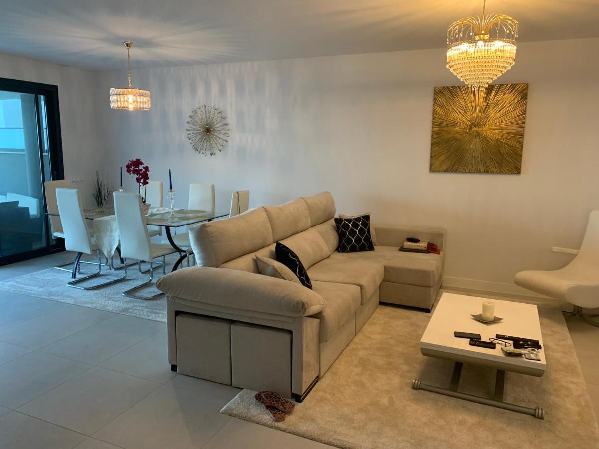 Appartamento Casa Casu New Stunning 3 Bed Raised Ground Floor & Huge Balcony With Sea Pool & Mountain View Indoor & Outdoor Swimming Pools & Gym Walking Distance To Port Traveller Award 2023