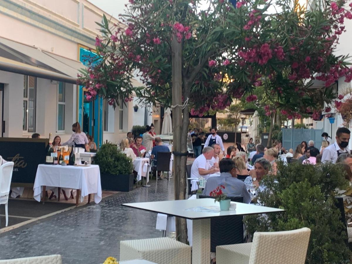 Casa Casu New Stunning 3 Bed Raised Ground Floor & Huge Balcony With Sea Pool & Mountain View Indoor & Outdoor Swimming Pools & Gym Walking Distance To Port Traveller Award 2023 Appartamento Estepona