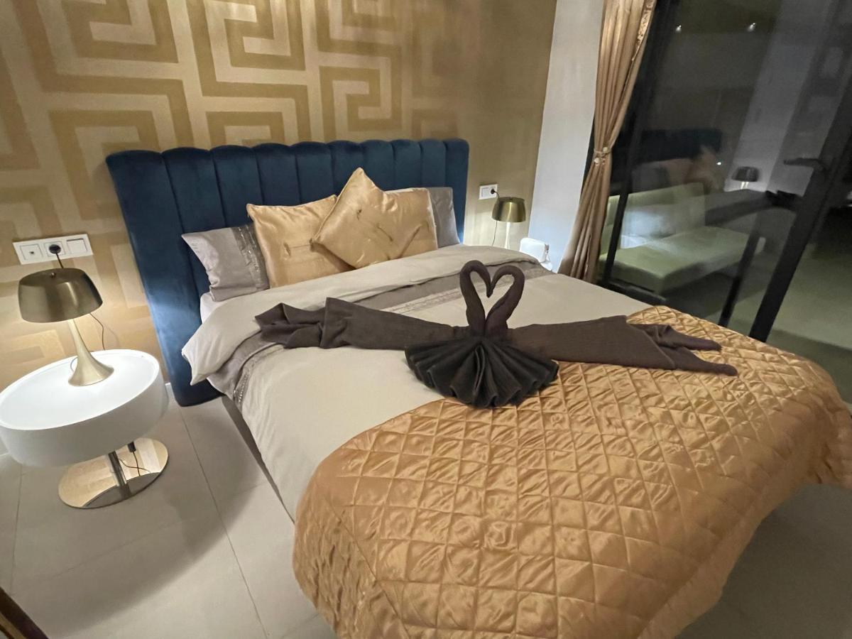 Appartamento Casa Casu New Stunning 3 Bed Raised Ground Floor & Huge Balcony With Sea Pool & Mountain View Indoor & Outdoor Swimming Pools & Gym Walking Distance To Port Traveller Award 2023 *