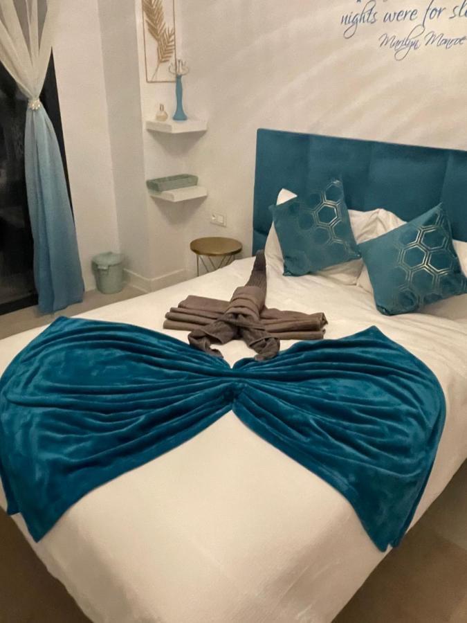 Appartamento Casa Casu New Stunning 3 Bed Raised Ground Floor & Huge Balcony With Sea Pool & Mountain View Indoor & Outdoor Swimming Pools & Gym Walking Distance To Port Traveller Award 2023