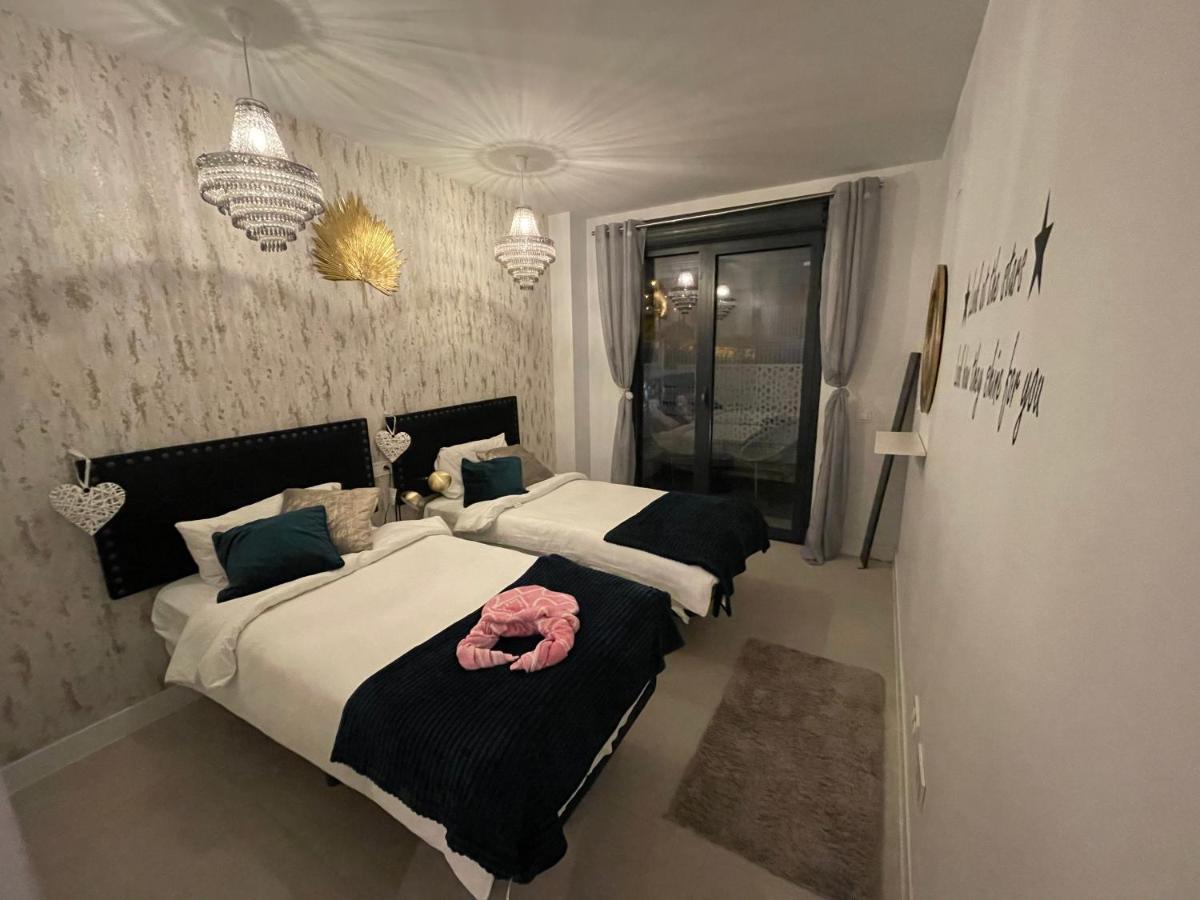 Casa Casu New Stunning 3 Bed Raised Ground Floor & Huge Balcony With Sea Pool & Mountain View Indoor & Outdoor Swimming Pools & Gym Walking Distance To Port Traveller Award 2023 Appartamento