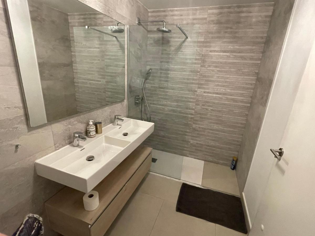 Casa Casu New Stunning 3 Bed Raised Ground Floor & Huge Balcony With Sea Pool & Mountain View Indoor & Outdoor Swimming Pools & Gym Walking Distance To Port Traveller Award 2023 Appartamento Estepona