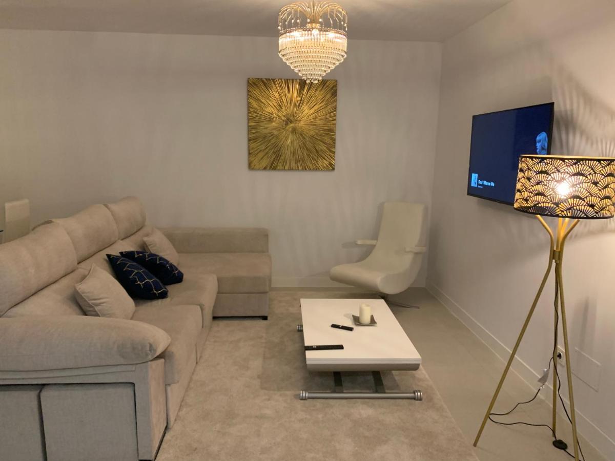 Casa Casu New Stunning 3 Bed Raised Ground Floor & Huge Balcony With Sea Pool & Mountain View Indoor & Outdoor Swimming Pools & Gym Walking Distance To Port Traveller Award 2023 Appartamento Estepona